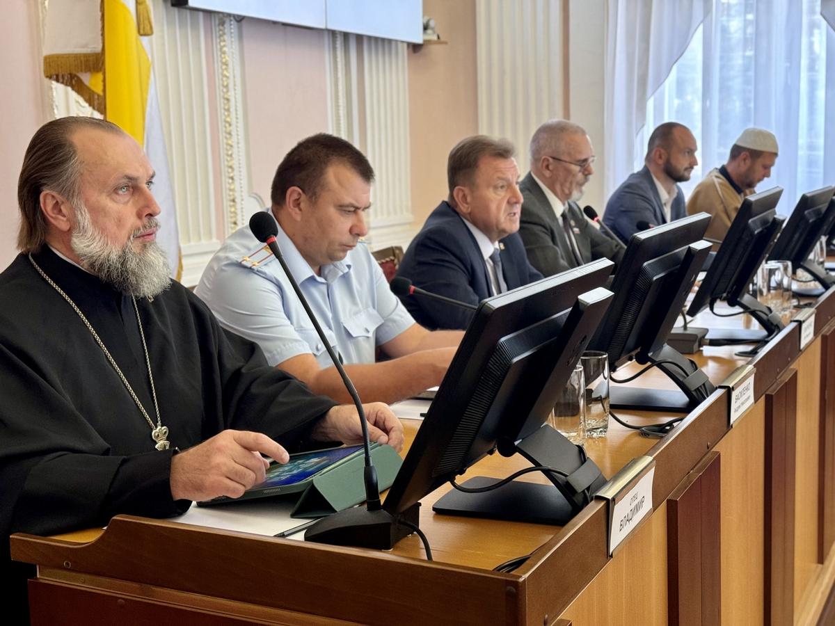 В Ставрополе состоялось заседание совета по национально-этническим отношениям