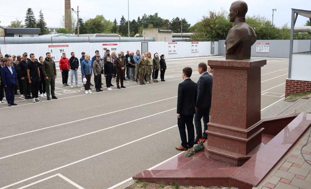 В годовщину гибели Героя России Никиты Гусева в Ставрополе почтили его память
