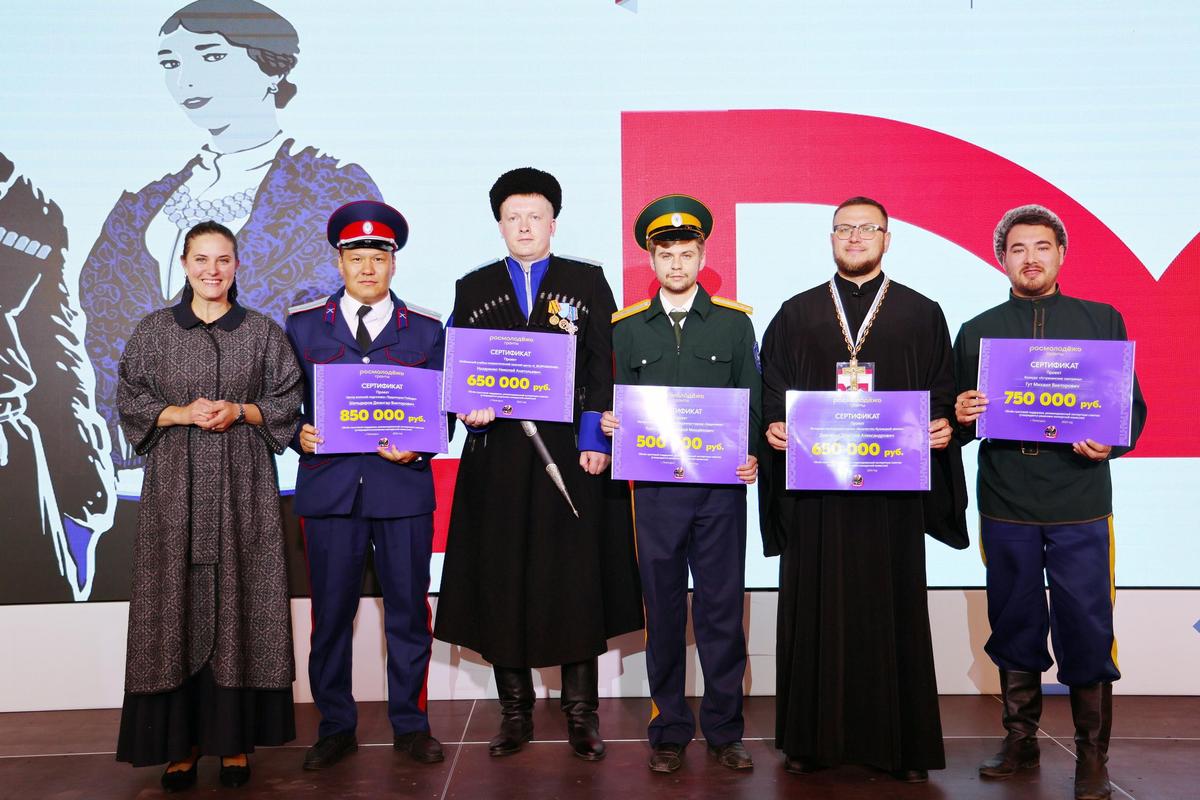 На Ставрополье откроют мобильный учебно-патриотический центр «# ВОЗРОЖDЕНИЕ»