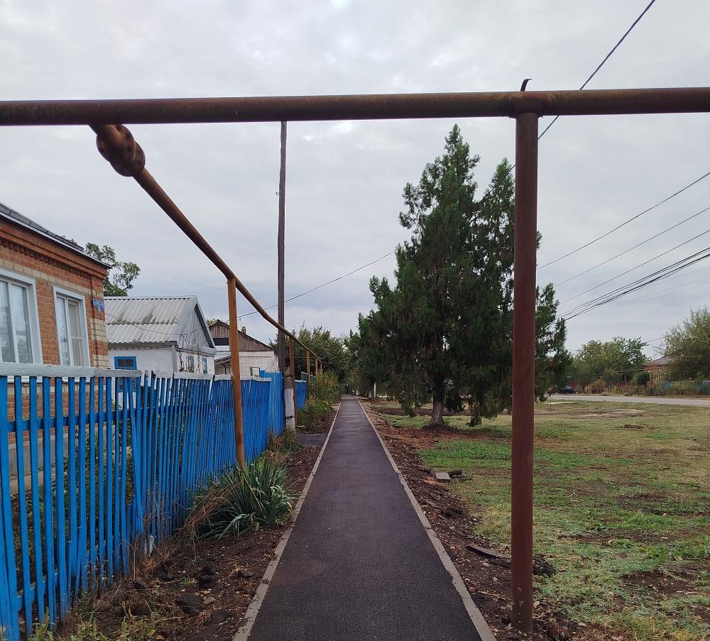 В станице Кармалиновской для 1400 жителей благоустроили 670 м тротуарной дорожки