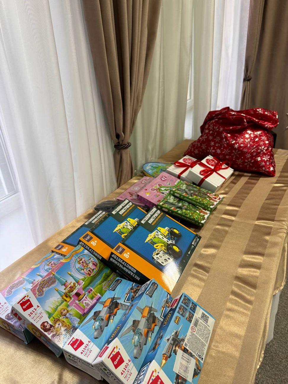 Перед Новым годом активисты в Ставрополе посетили детей из приюта «Росинка»