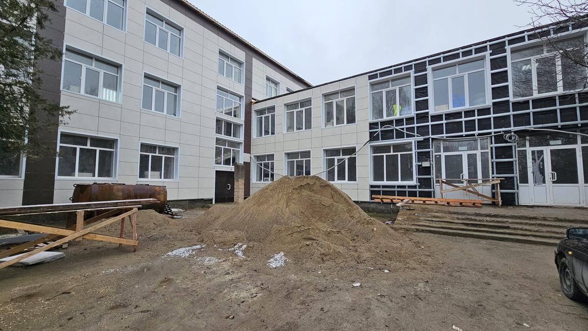 В станице Суворовской на Ставрополье капремонт школы выполнен на 60%