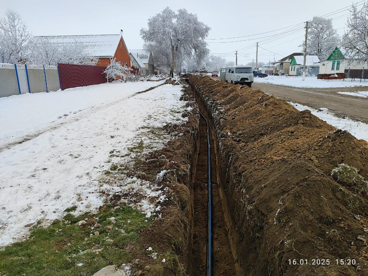 В селе Безопасном отремонтируют более 1,6 км старого уличного водопровода