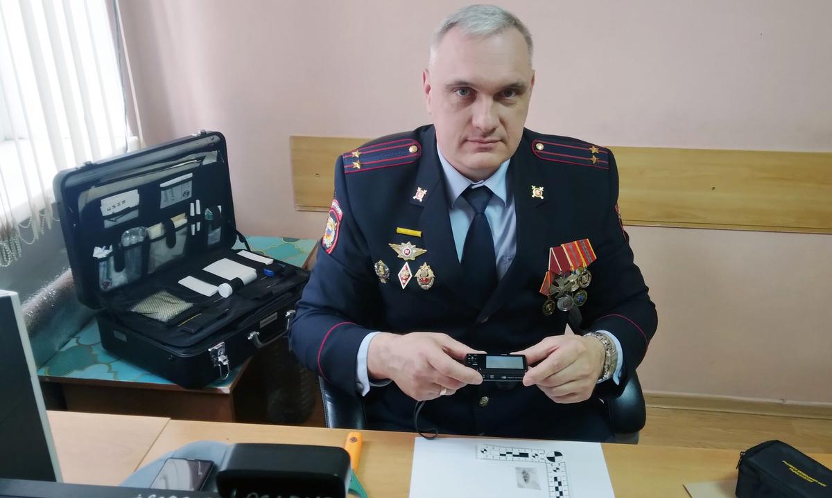 Офицер с орденом Мужества на груди и осколками с войны