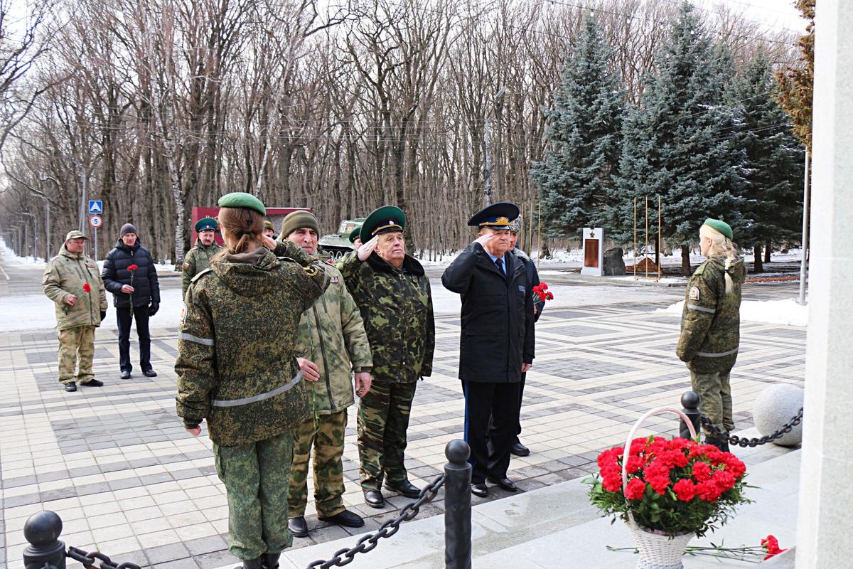 В Парке Победы Ставрополя возложили цветы воинам-интернационалистам