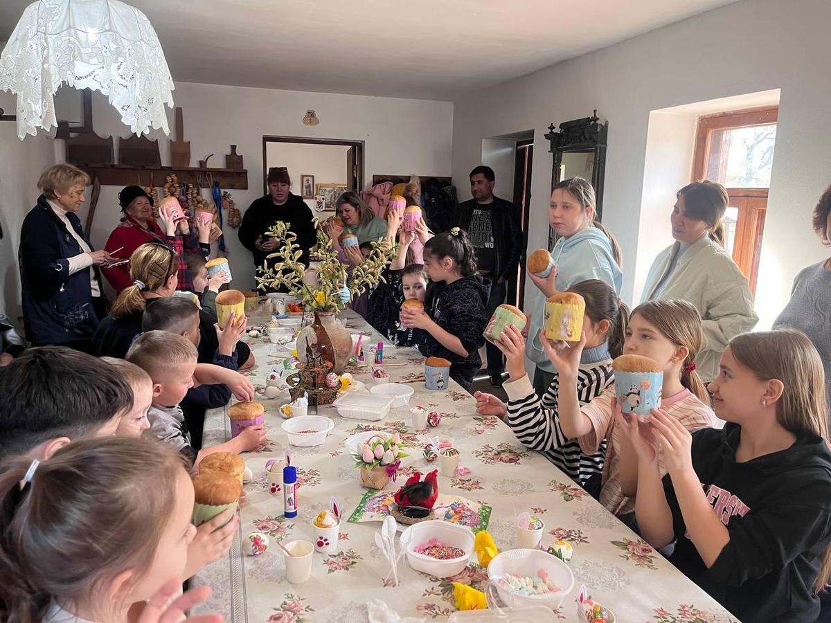 Пасхальный мастер-класс организовали для детей в казачьей общине на Ставрополье