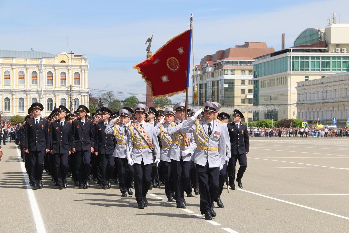 В параде Победы в Ставрополе приняли участие курсанты университета МВД