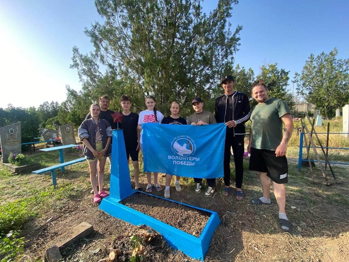 В Благодарненском округе «Волонтёры Победы» убрали заброшенные могилы героев ВОВ