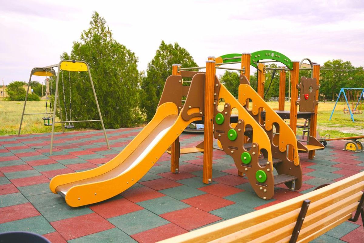 В селе Арзгир открыли новую детскую площадку