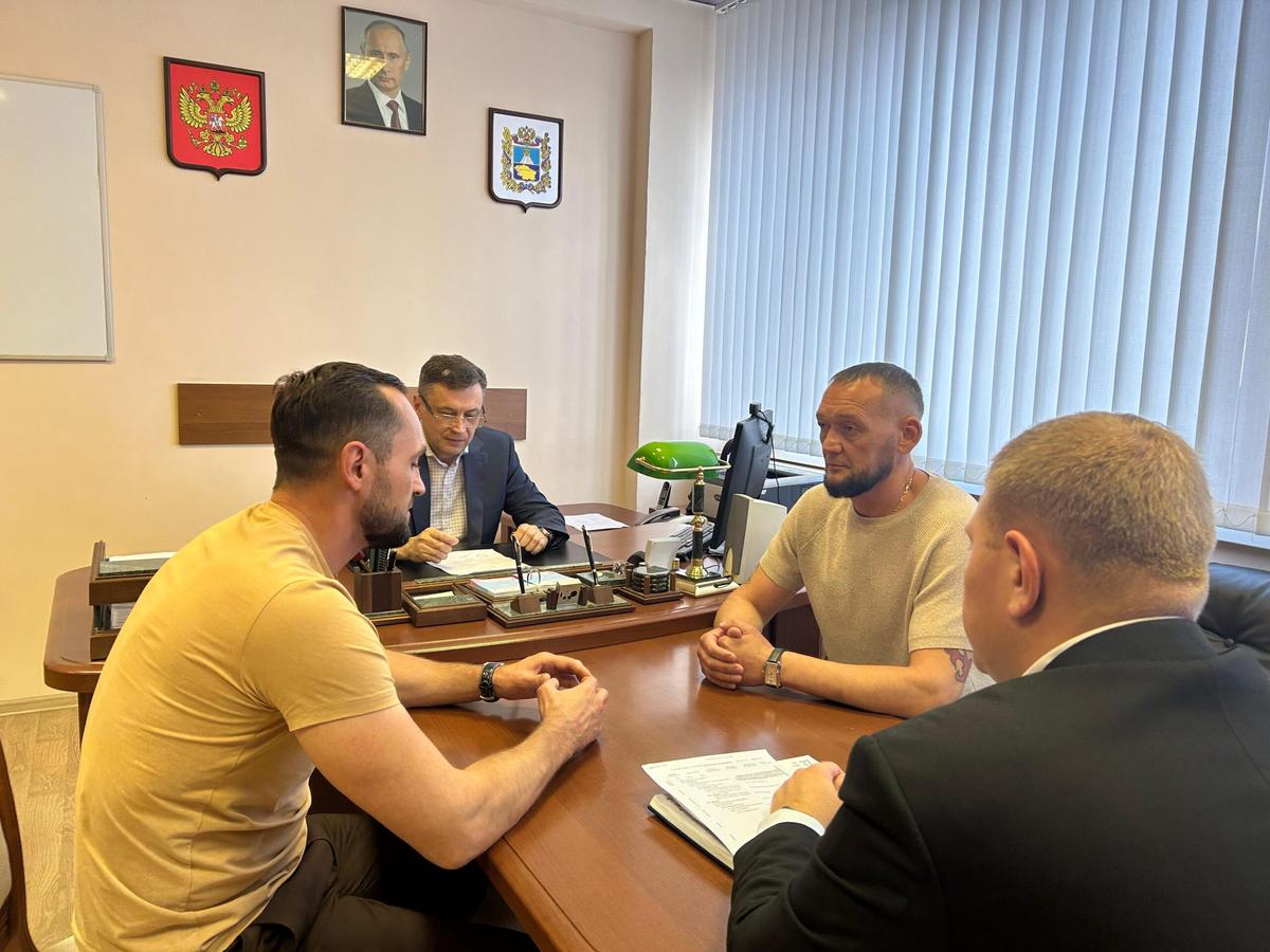В миннац Ставропольского края ветераны СВО поступили на стажировку