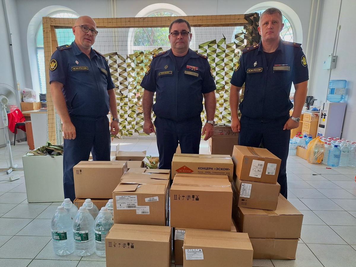 Очередную партию гумпомощи передали бойцам СВО сотрудники колонии Георгиевска