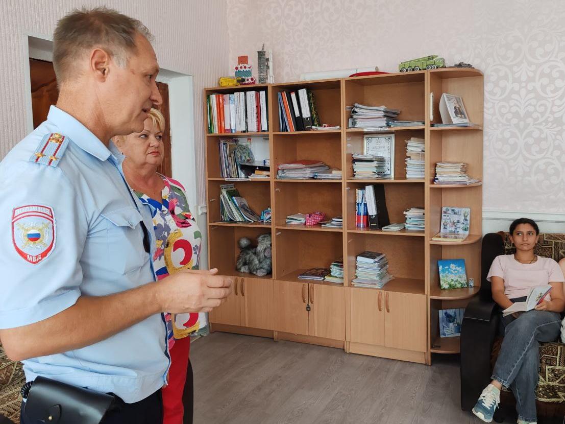 Воспитанникам детского дома в Новопавловске рассказали про основы Конституции РФ