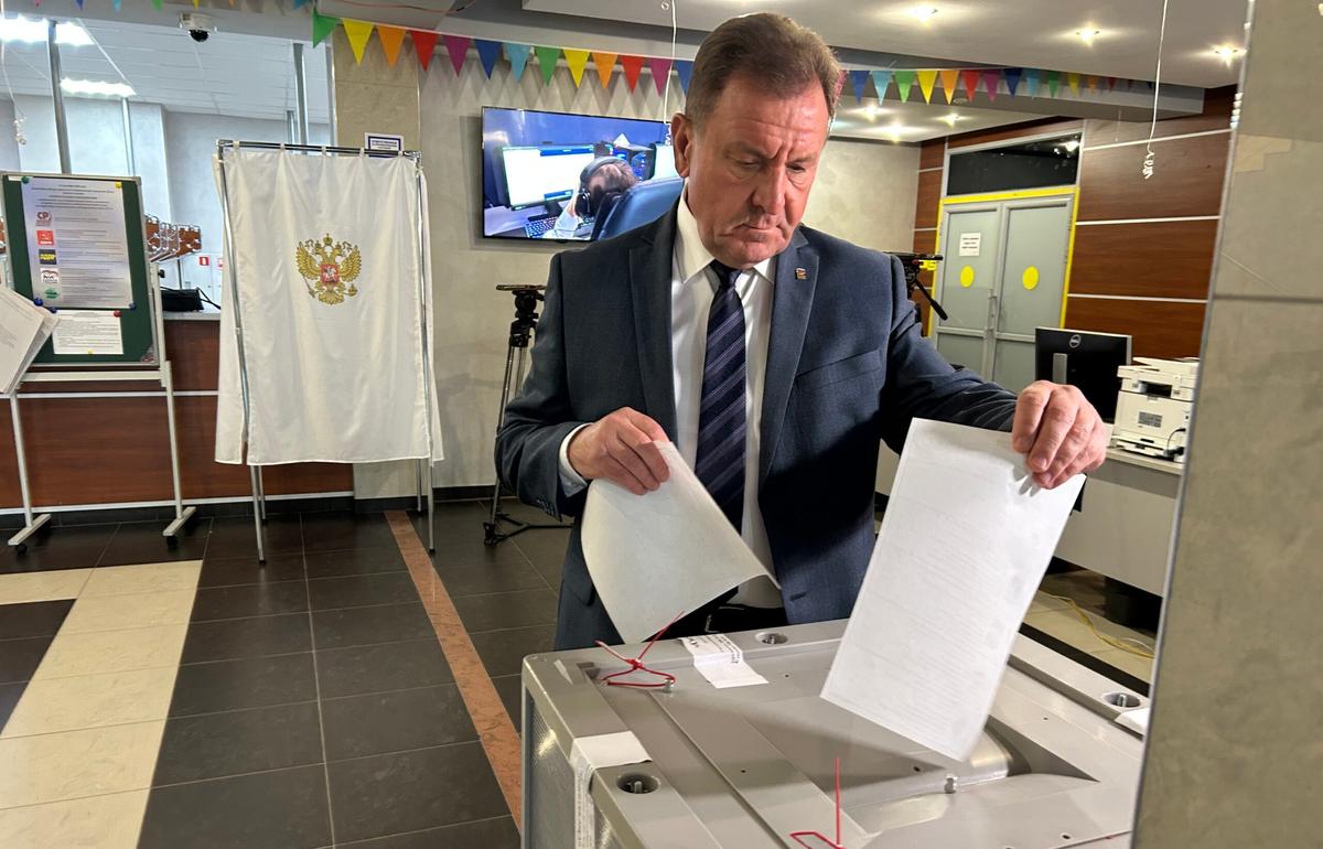 Глава Ставрополя Иван Ульянченко проголосовал на выборах в Думу города