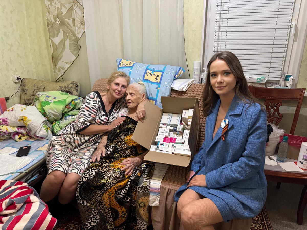 «Волонтеры Победы» в Ставрополе передали лекарства ветерану
