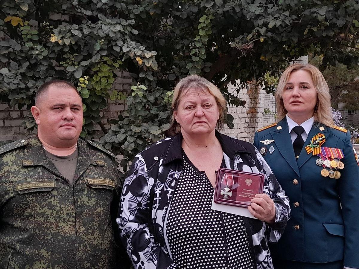 В Советском округе семьям погибших героев СВО передали заслуженные награды