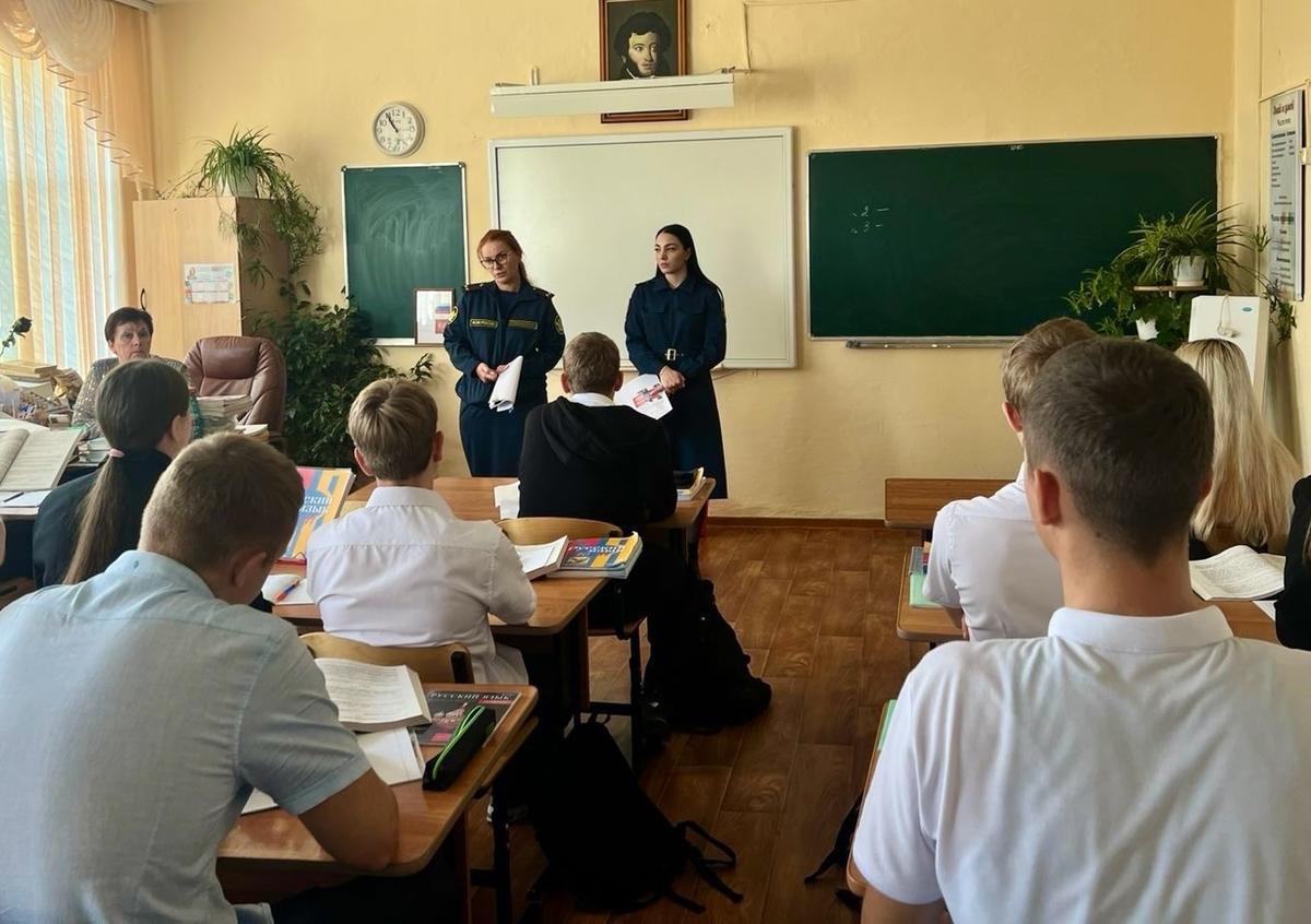 Сотрудники колонии на Ставрополье провели встречи с учениками сельских школ