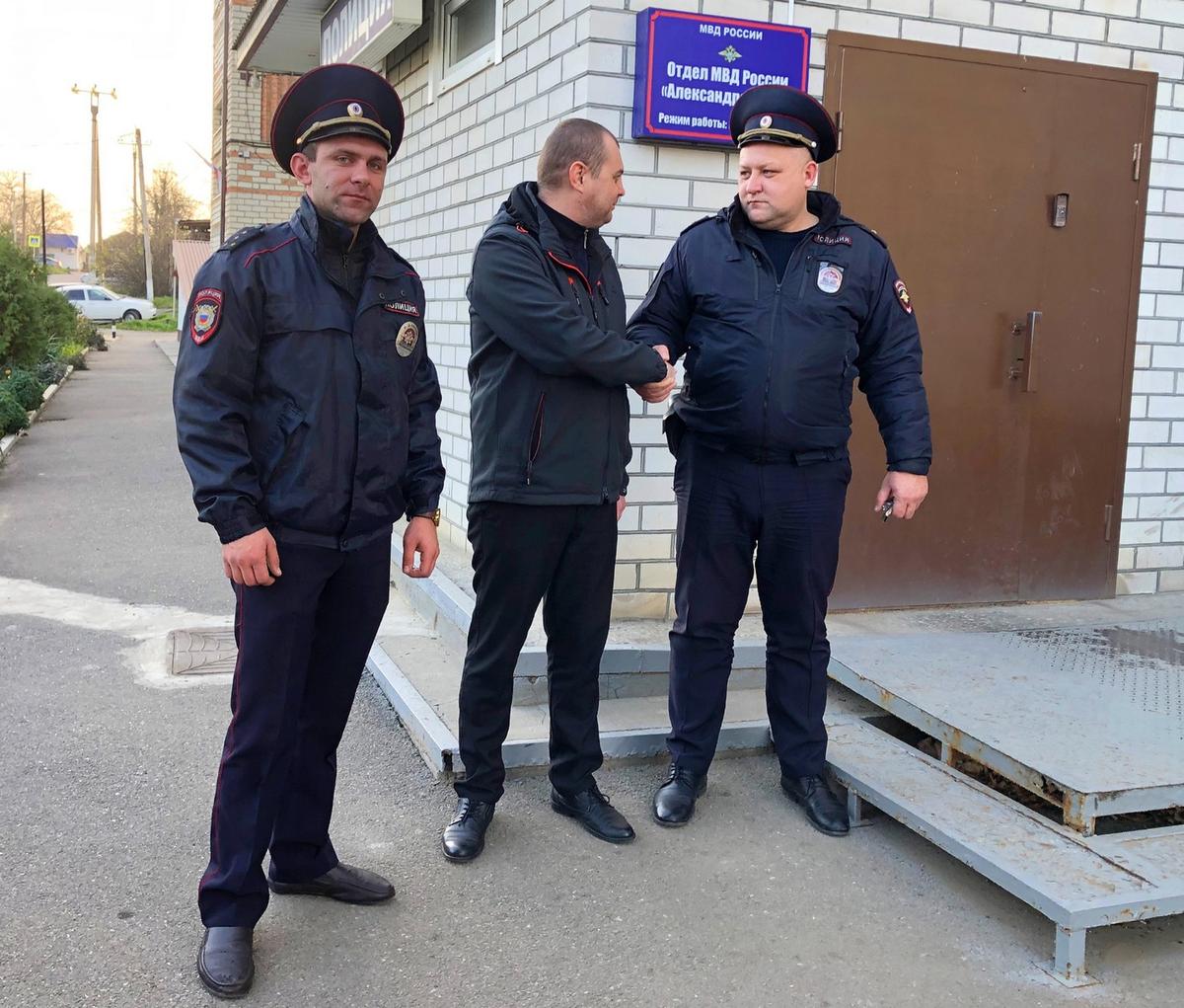 На Ставрополье полицейские вернули мужчине кошелек с четвертью миллиона рублей