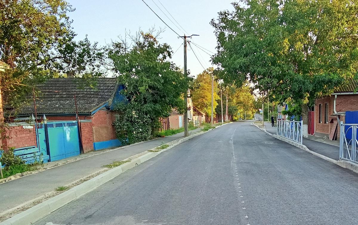 В центре города Ипатово на улице Голубовского отремонтируют почти километр дороги