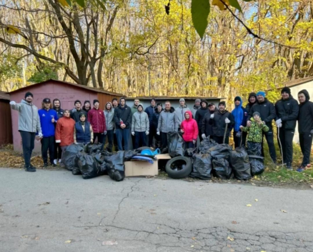Гандболисты ставропольского «Виктора» поучаствовали в субботнике в лесу