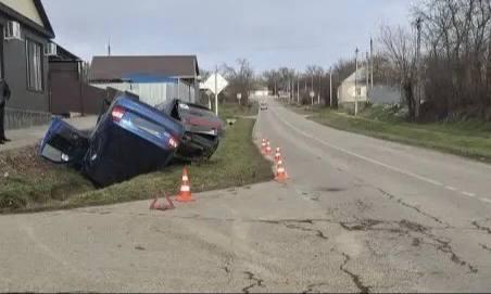 В результате запрещенного обгона в ДТП на Ставрополье пострадали 3 участника