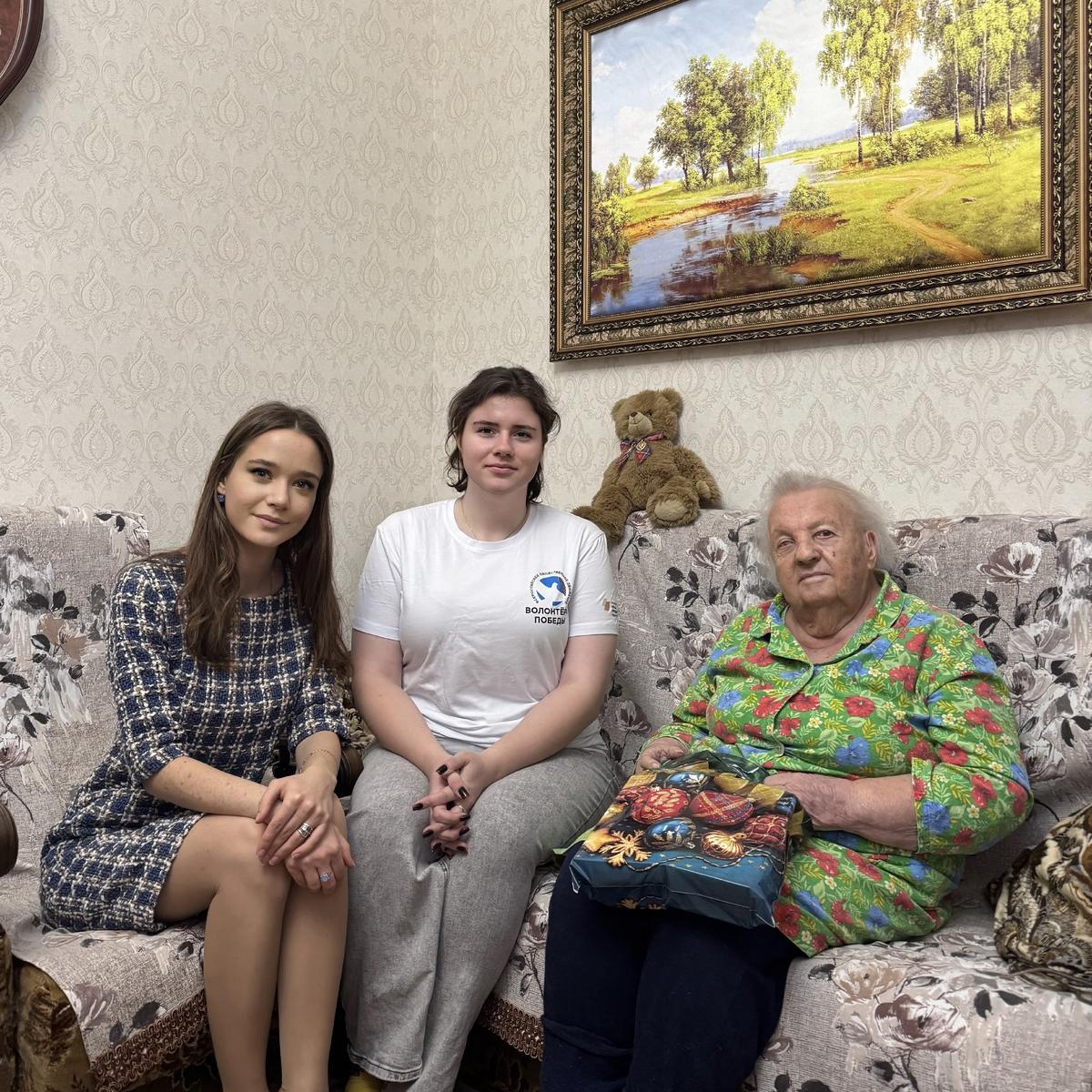 Волонтёры Победы в Ставрополе поздравили ветерана с днем рождения