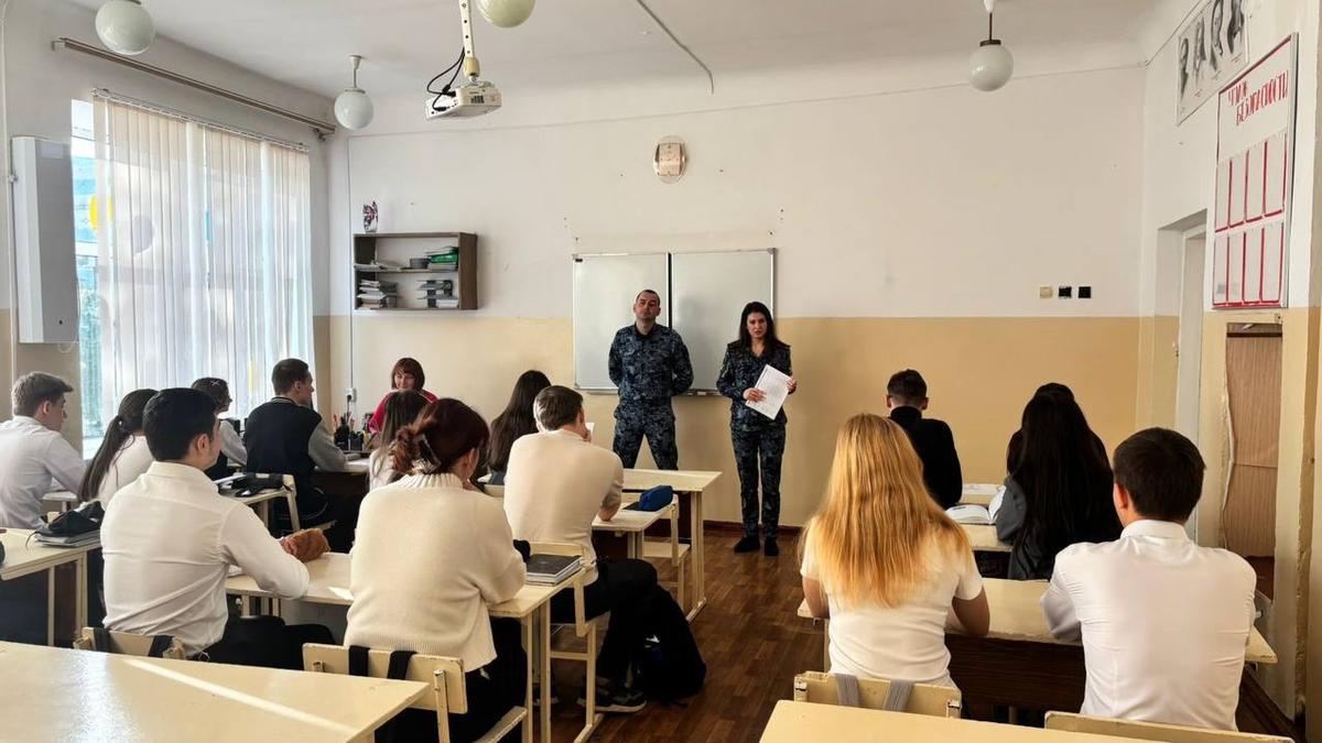 О работе в органах УИС рассказали будущим выпускникам школ на Ставрополье
