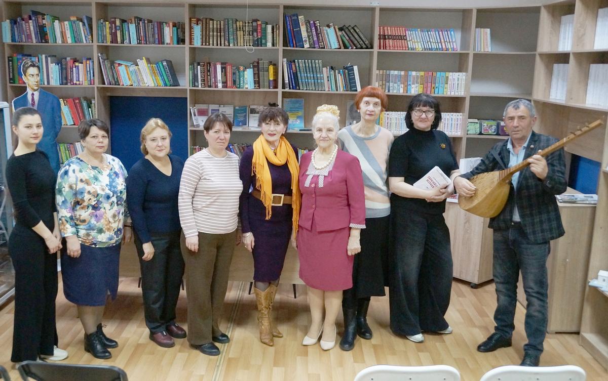 Звуки саза и ашугские мотивы