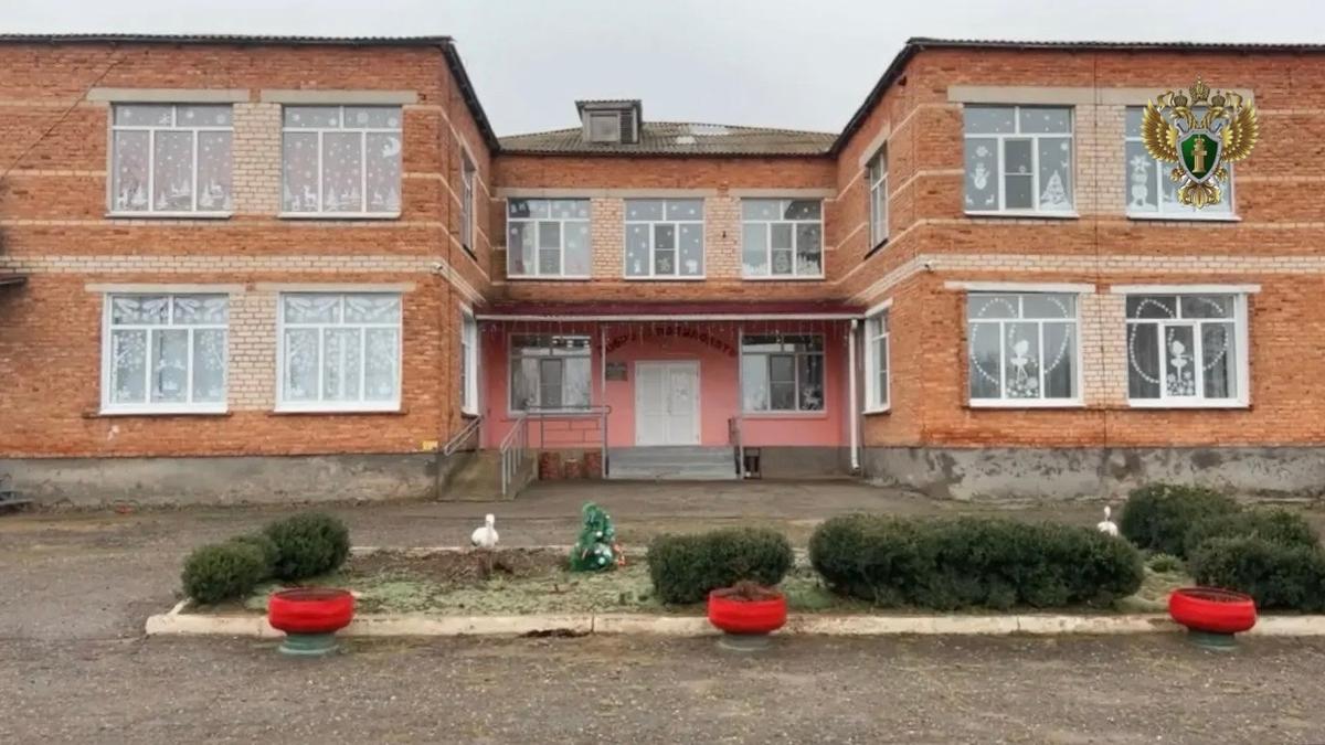 Дефекты кровли детсада в Туркменском округе устранили благодаря прокуратуре