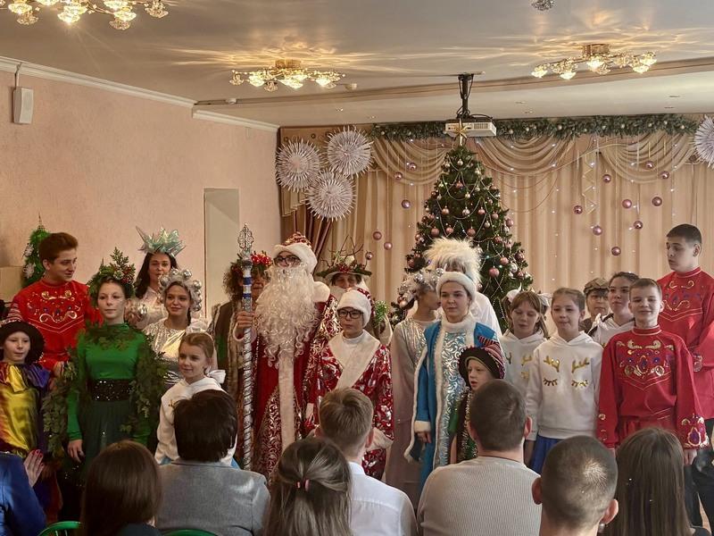 Полицейские Минвод подарили праздник воспитанникам детского дома