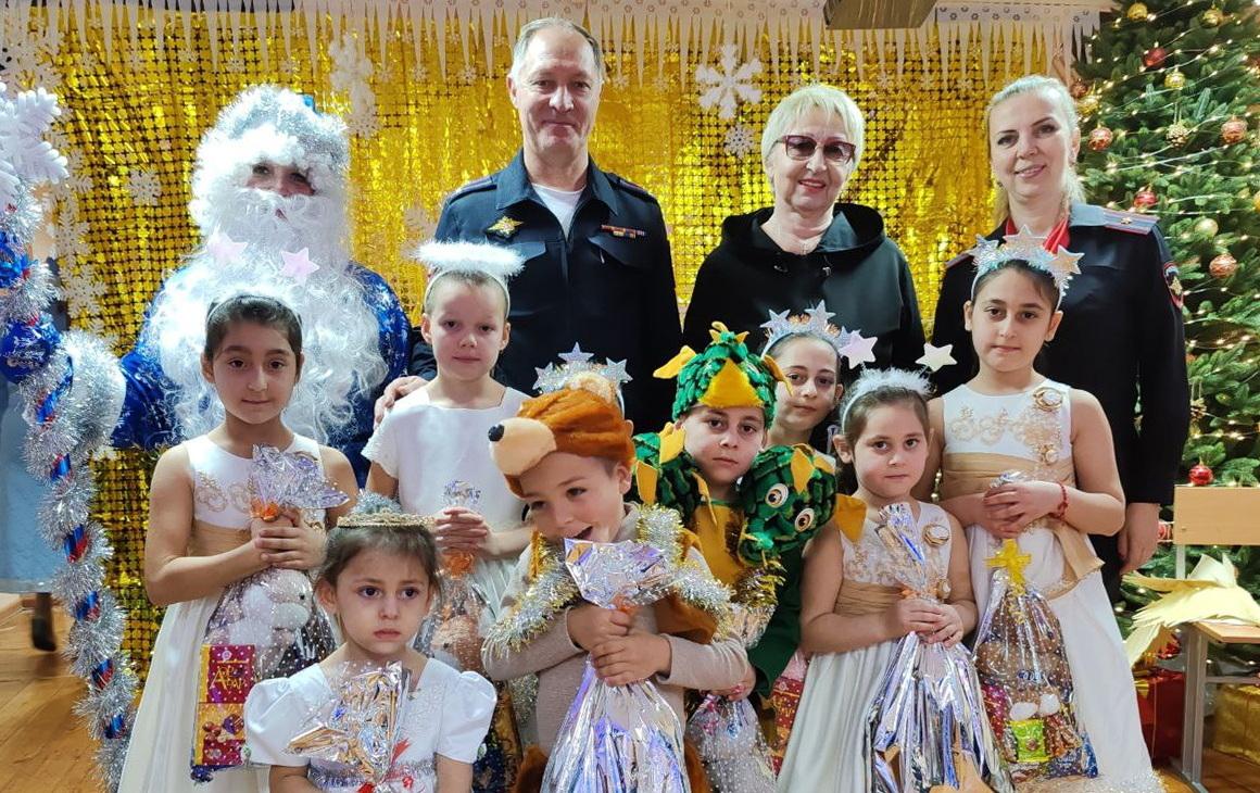 На Ставрополье стражи порядка поздравили воспитанников реабилитационного центра