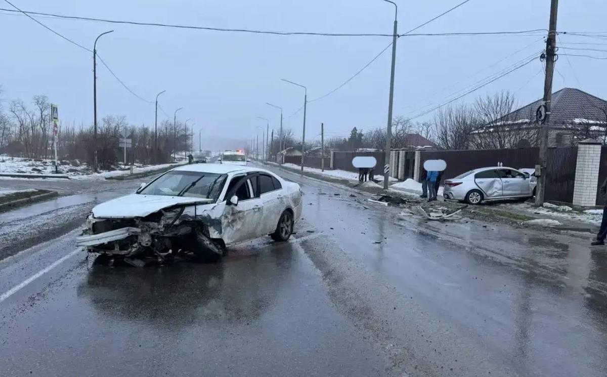 В ДТП в Изобильненском округе травмы получили 2 подростка и 2 взрослых