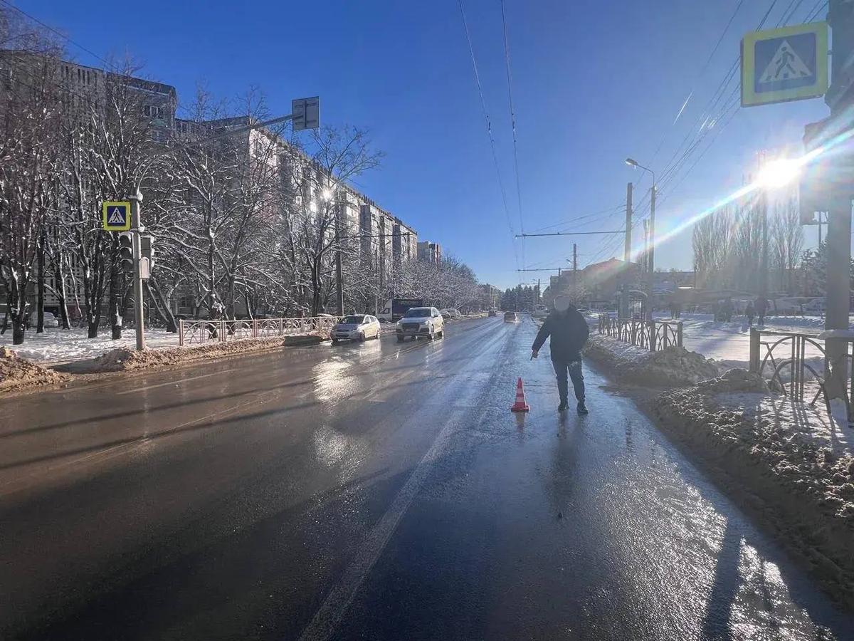 В Ставрополе водитель проехал на красный сигнал светофора и сбил пешехода