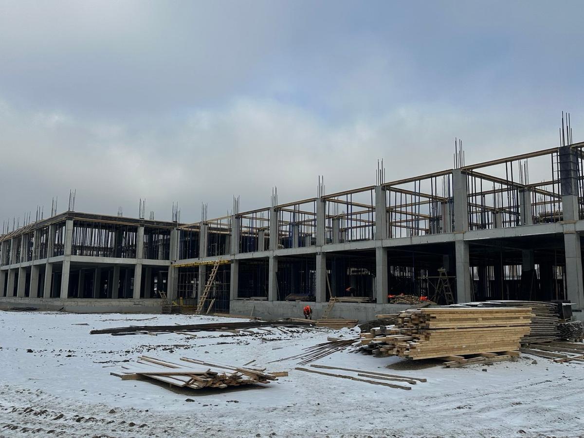 В Пятигорске продолжается монтаж каркаса здания новой школы на 1550 мест
