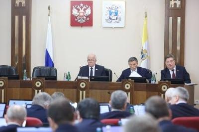 Дума Ставрополья приняла поправки в законы о поддержке участников СВО и их семей