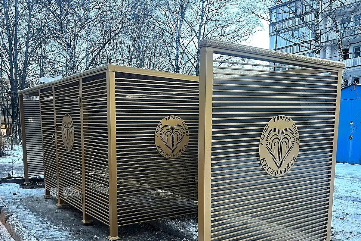 Для Кисловодска партию контейнерных площадок соорудили осужденные