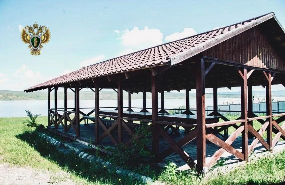 Бизнесмен в Сенгилеевском незаконно устроил платный пляж в водоохранной зоне