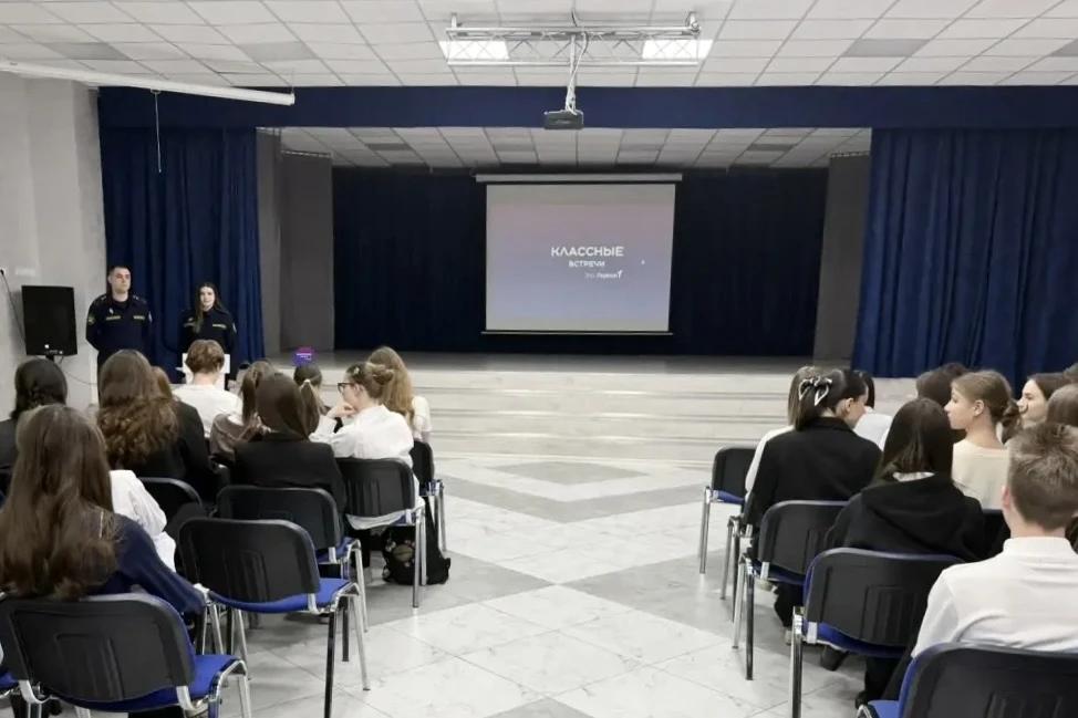 О преступности говорили со старшеклассниками 1-ой СОШ Ставрополя сотрудники СИЗО