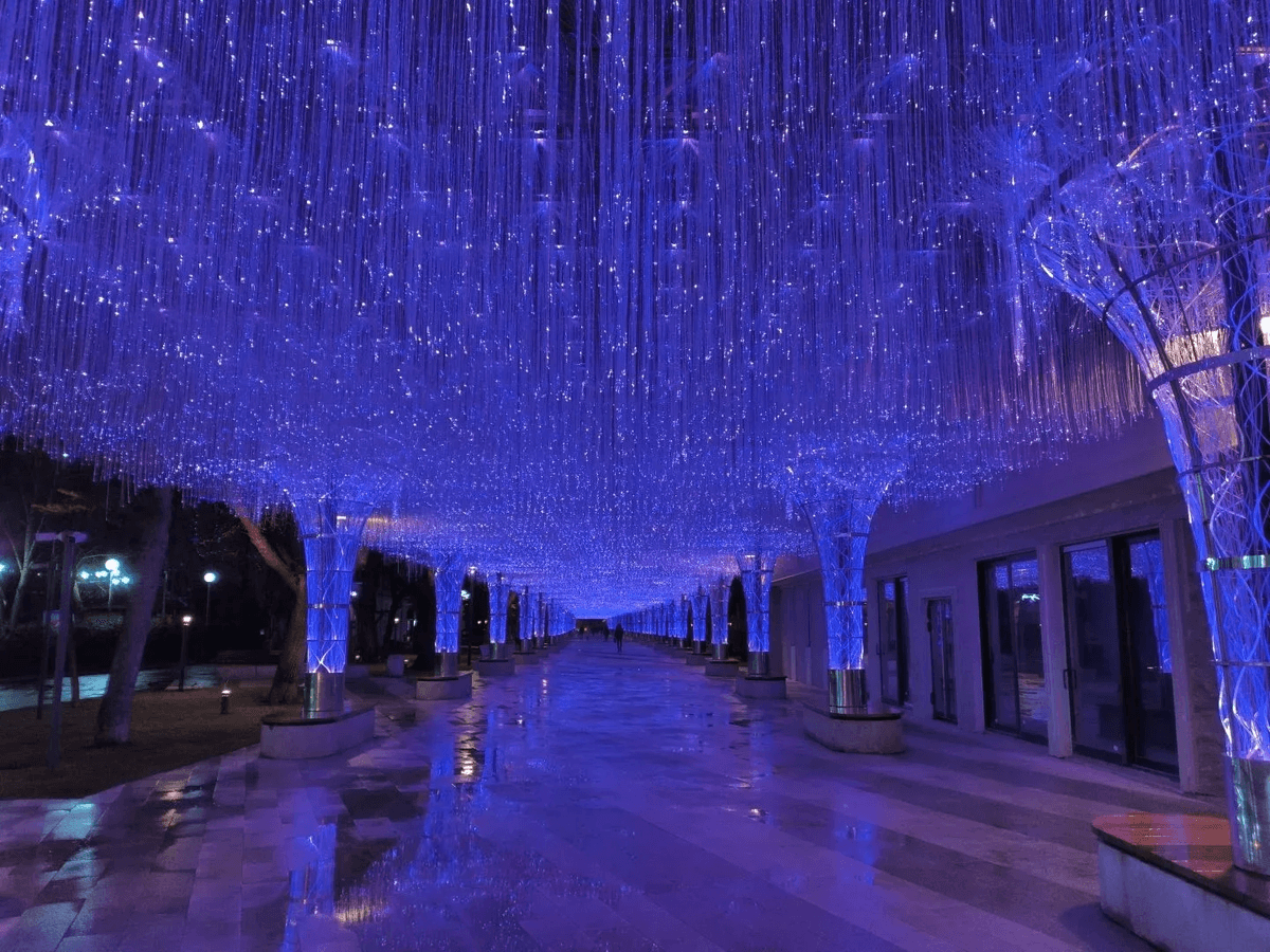 В Ставрополе световой тоннель перевели в весенний режим работы