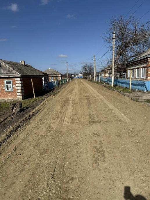 По переулку Колхозному в Баклановской начали ремонтировать 570 метров участка