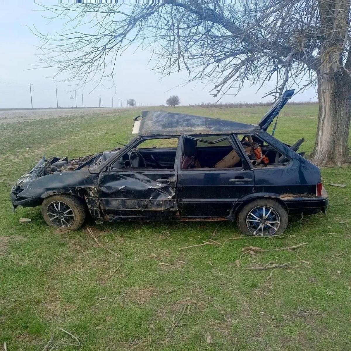 В Левокумском округе в результате съезда машины с дороги пострадали 3 человека