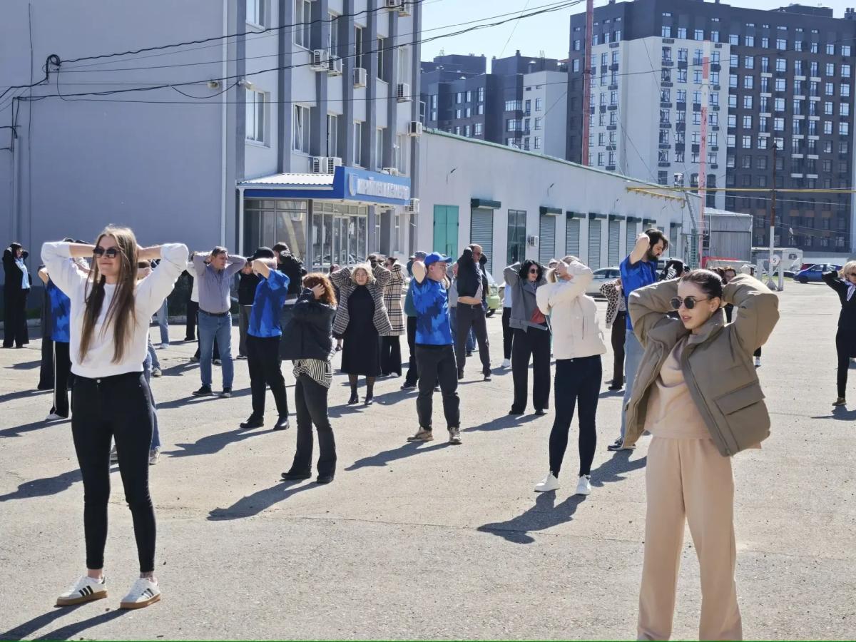 Солидарность трудящихся России - единство страны!