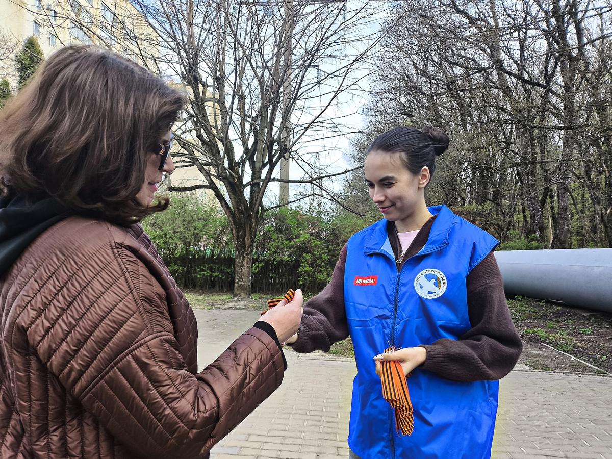 В Ставрополе студенты, волонтёры и полицейские раздали 700 Георгиевских лент