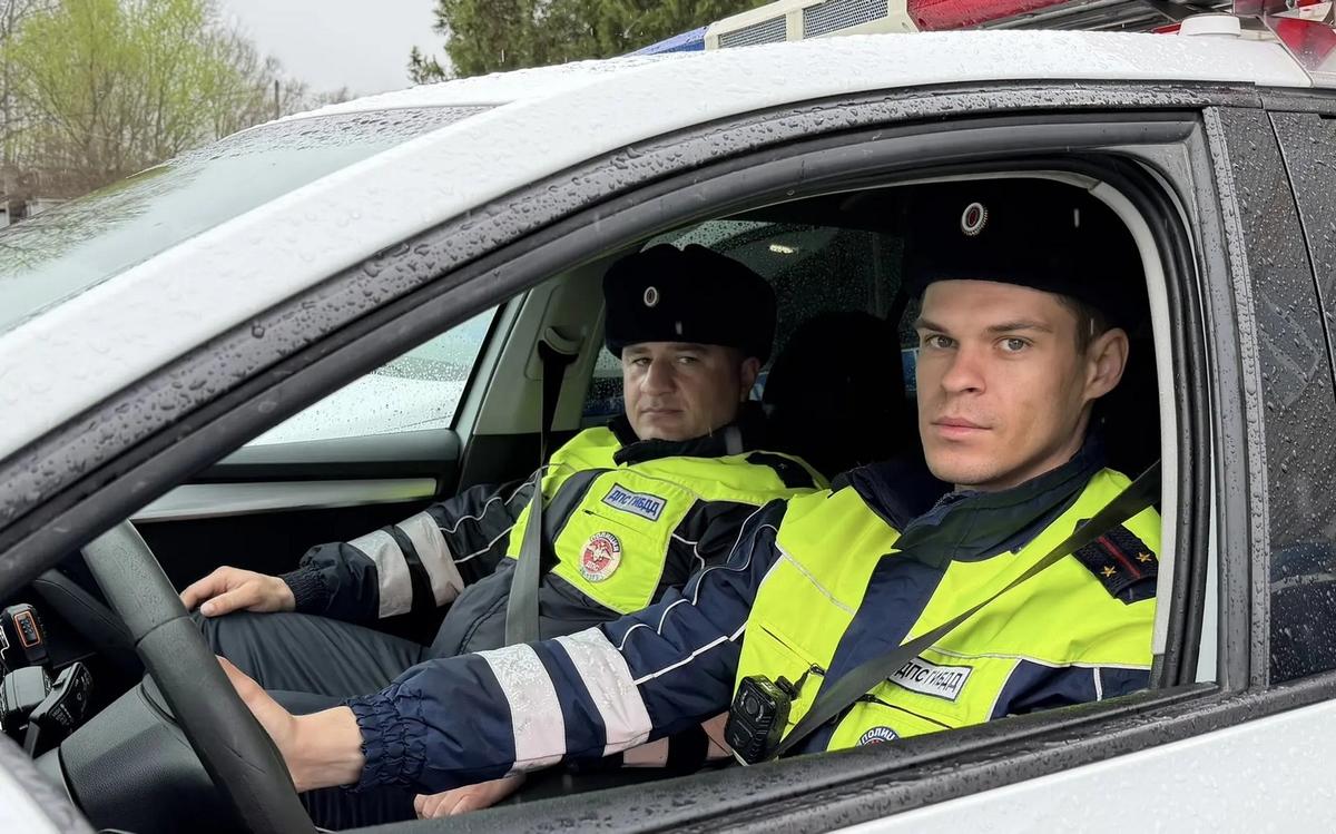 В Курском округе сотрудники ДПС спасли жизнь водителя с сахарным диабетом