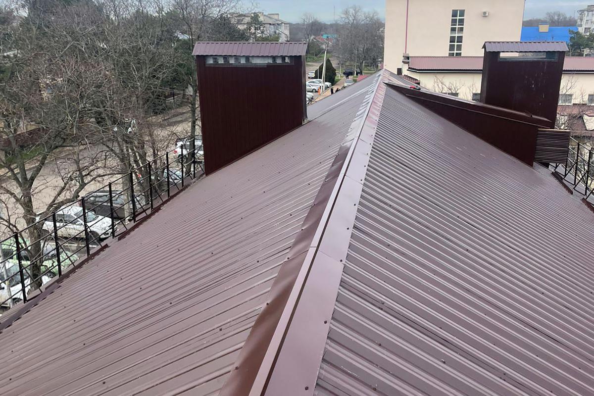 В Кочубеевском округе отремонтировали крыши в двух МКД советской эпохи