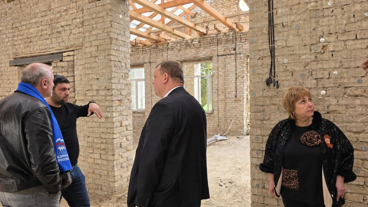 В станице Суворовской обновляют уже вторую школу