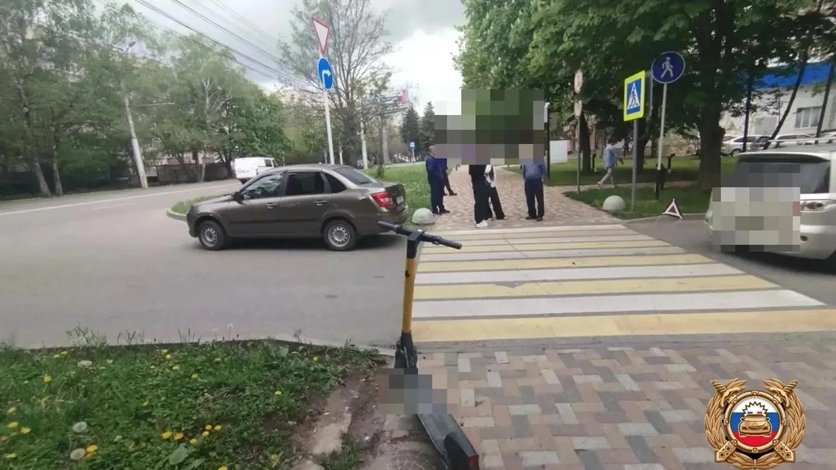 Подросток на самокате переезжала дорогу и попала под колеса машины в Ставрополе