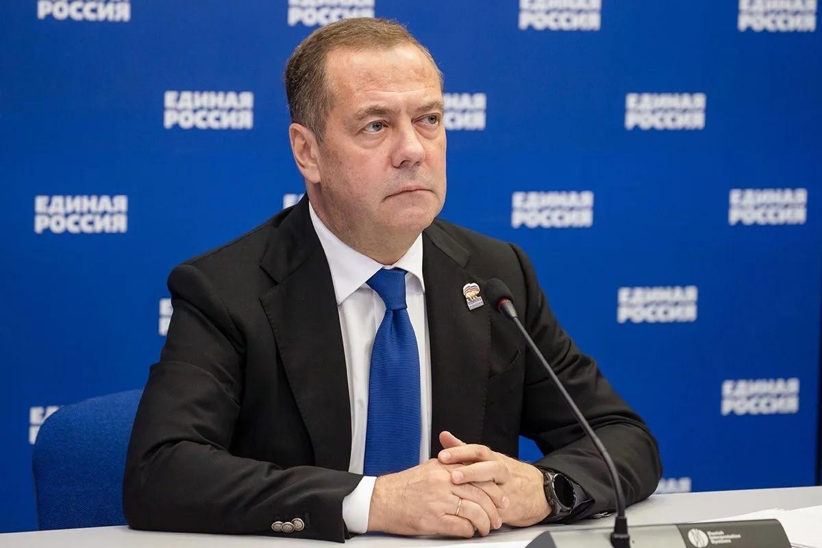 Дмитрий Медведев отметил, что спрятать партийный статус на предварительном голосовании не получится
