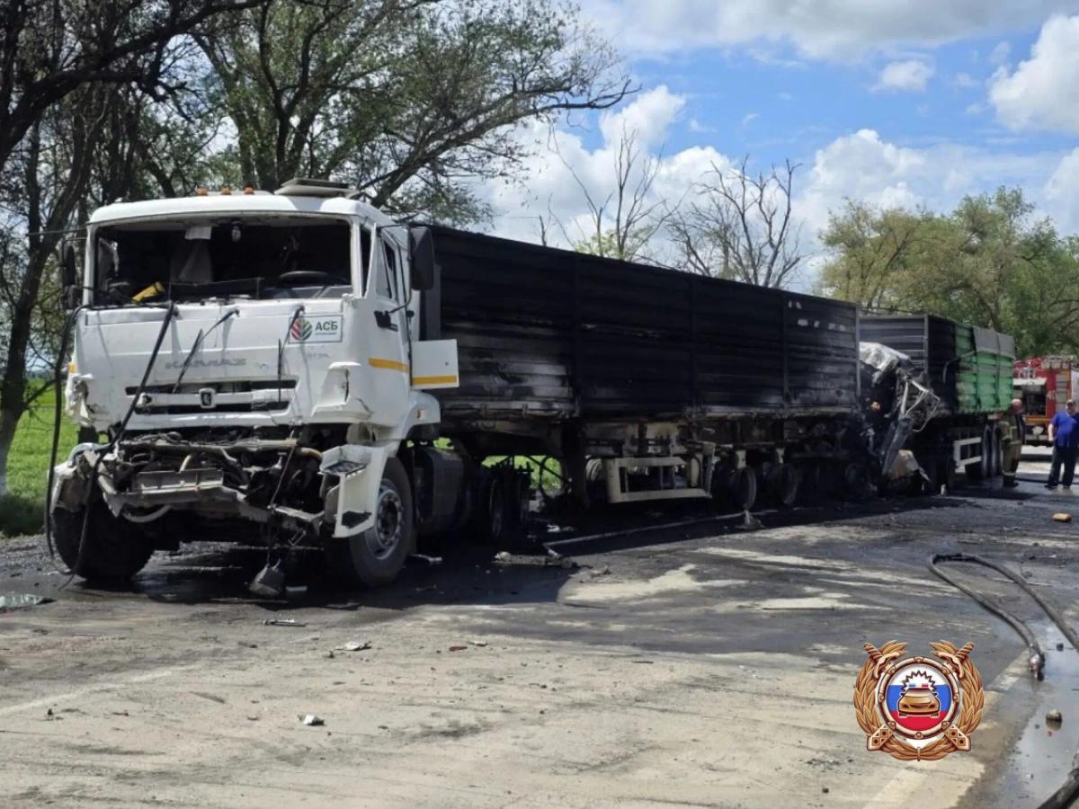 В Ипатовском округе в попутном ДТП погиб водитель грузовика