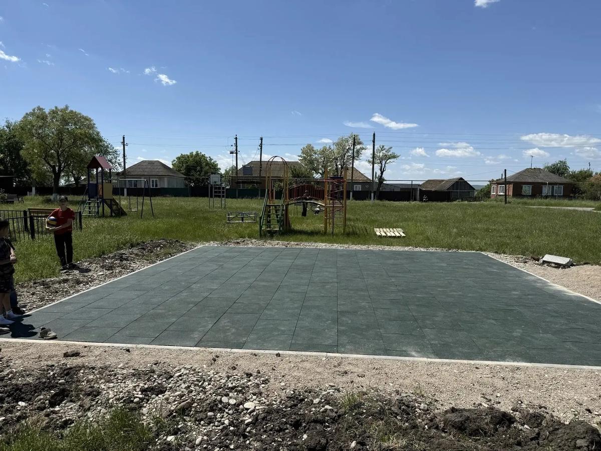 В селе Андроповского округа оборудуют новую детскую площадку