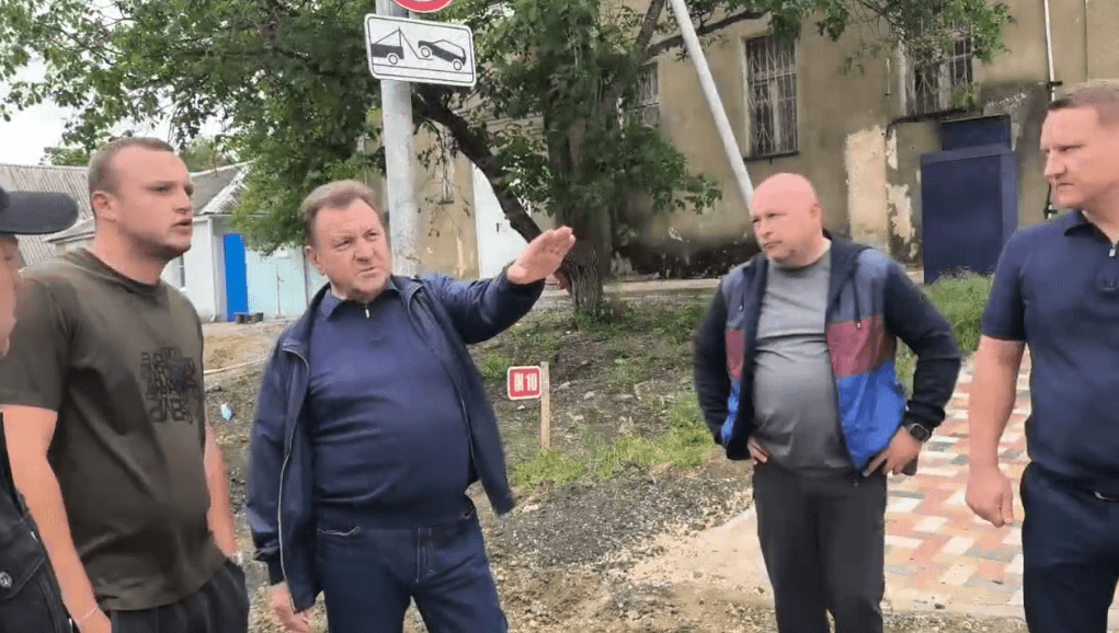 Глава Ставрополя Иван Ульянченко проверил ход масштабного ремонта дорог